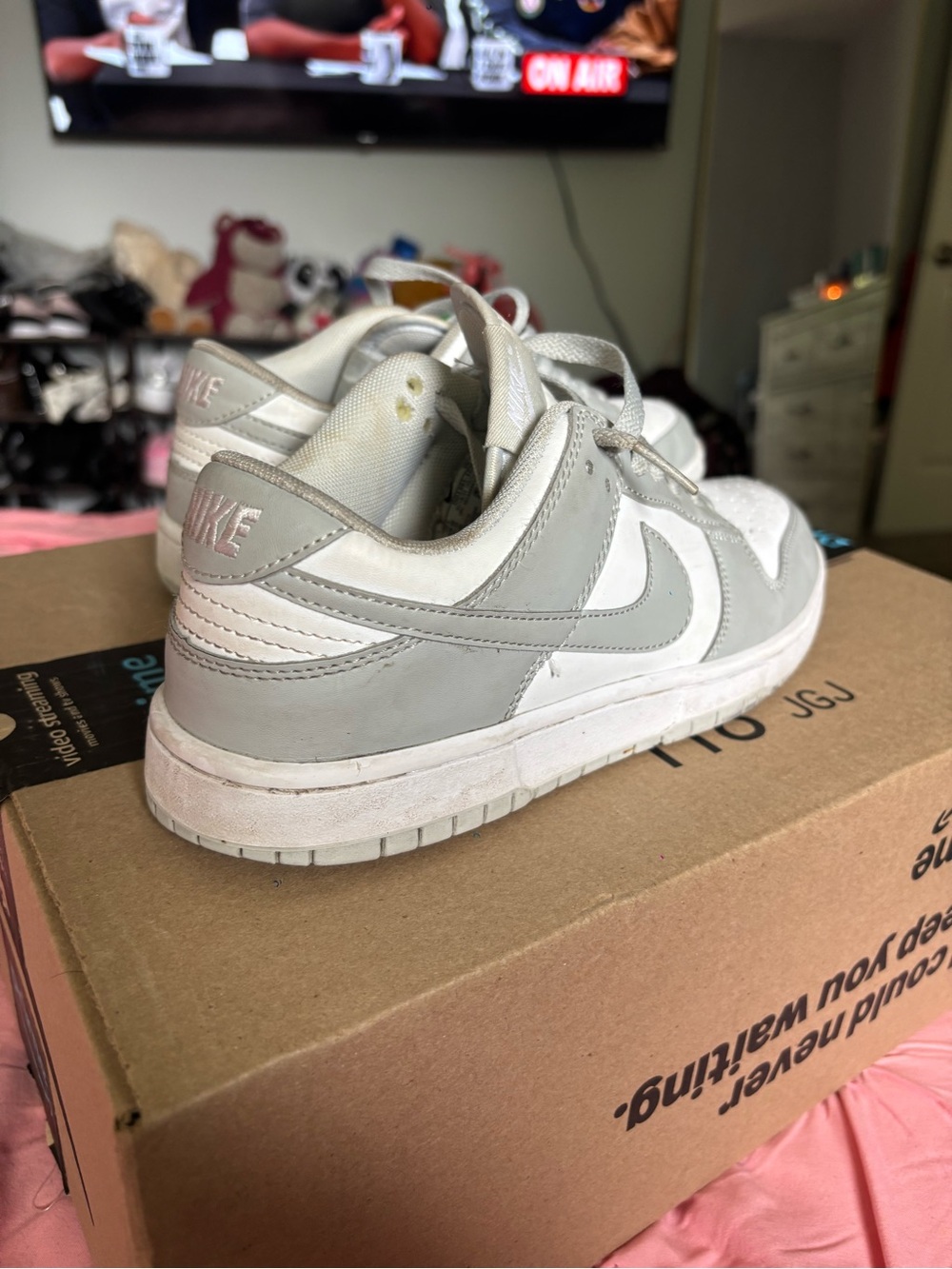 Nike Kids Low-Top Sneakers in Light Gray and White